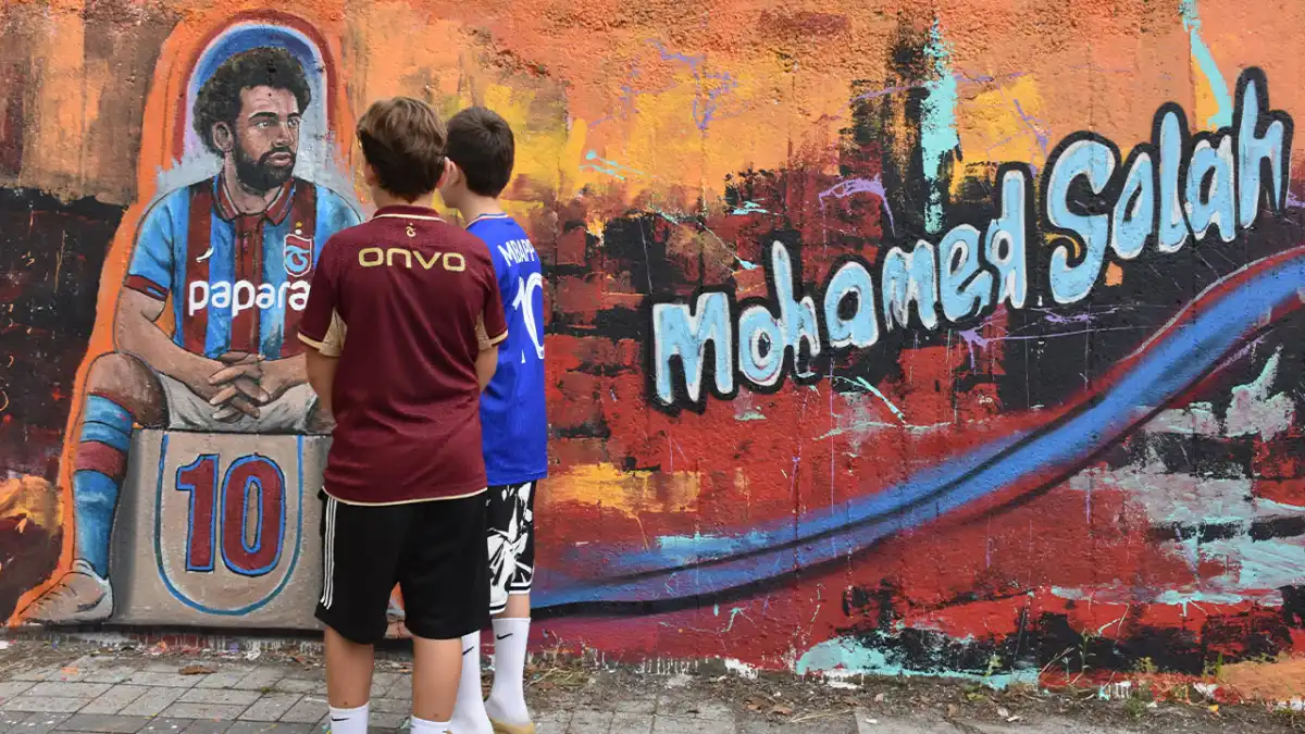 Trabzon’da Salah sevgisi duvara taşındı! 40 metrelik duvar renklendi