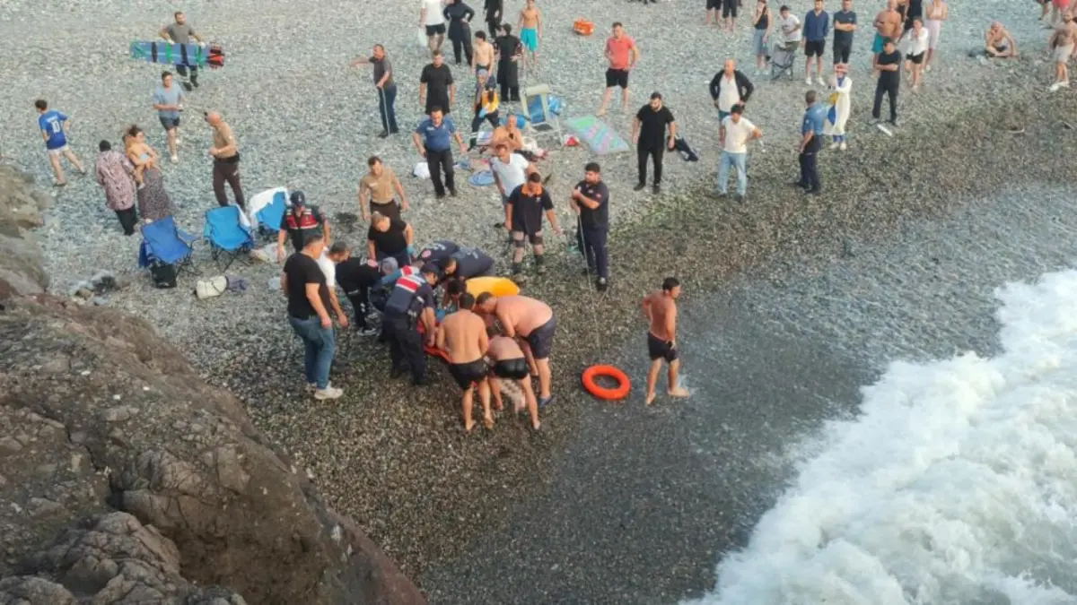 Trabzon'dan Eynesil'e giden gençlerin deniz keyfi acıyla son buldu