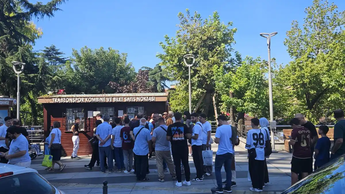 Trabzonspor Başakşehir maçına taraftarlardan yoğun ilgi