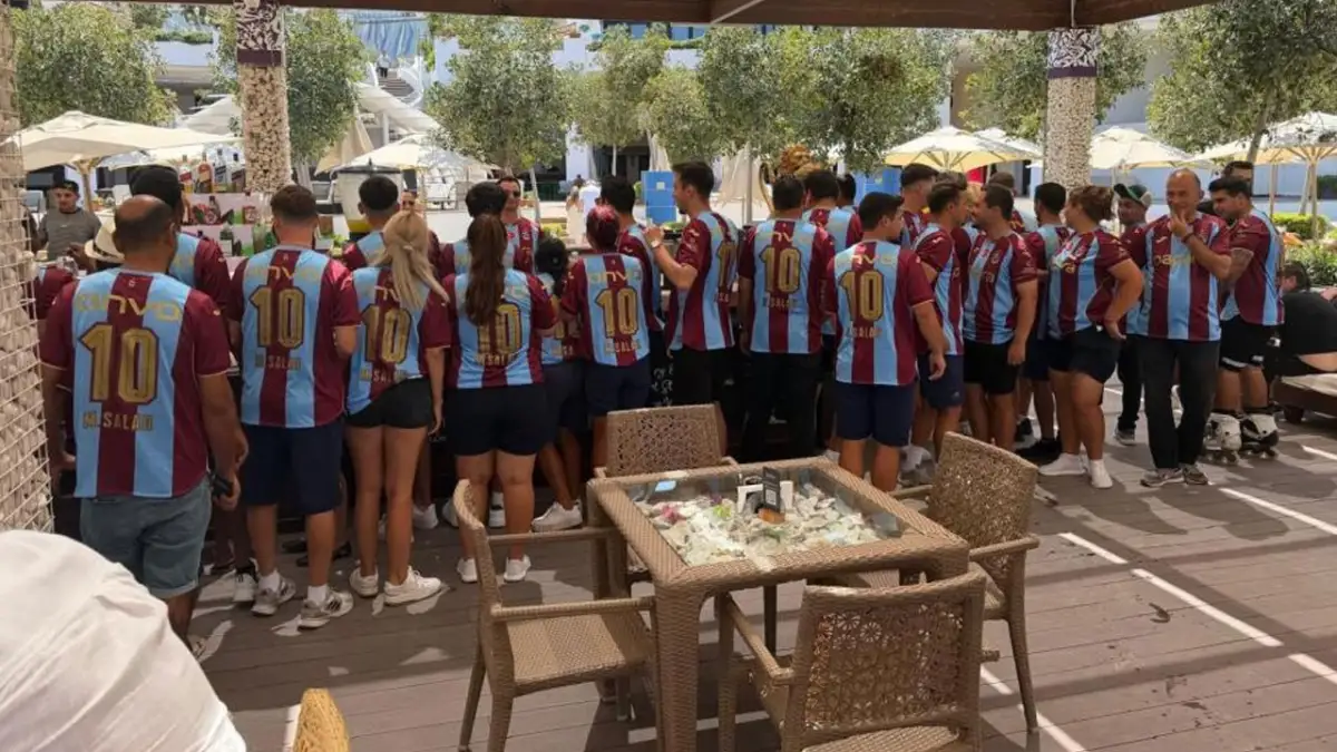 Trabzonspor sevgisini Girne’ye taşıdı! 250 Salah forması dağıttı
