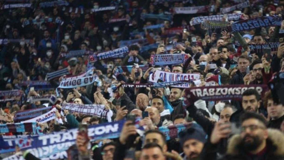 Trabzonspor tribünlerinde birlik kararı sonrası  taraftar grupları karşı karşıya geldi