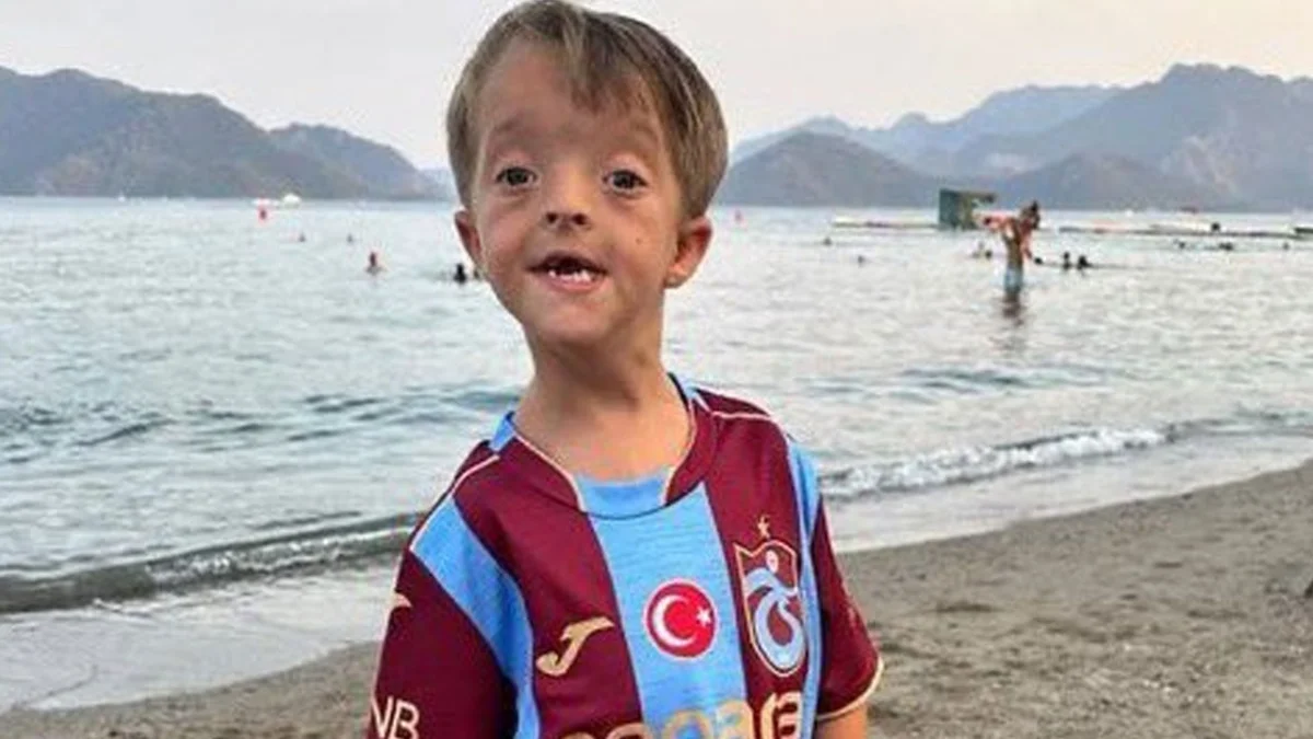 Trabzonspor’a Liverpool’un minik taraftarından anlamlı jest