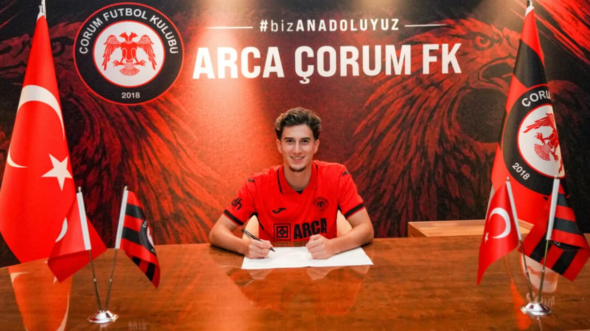 Trabzonsporlu oyuncunun beklenen imzası geldi! Süper Lig’deki yeni takımı belli oldu