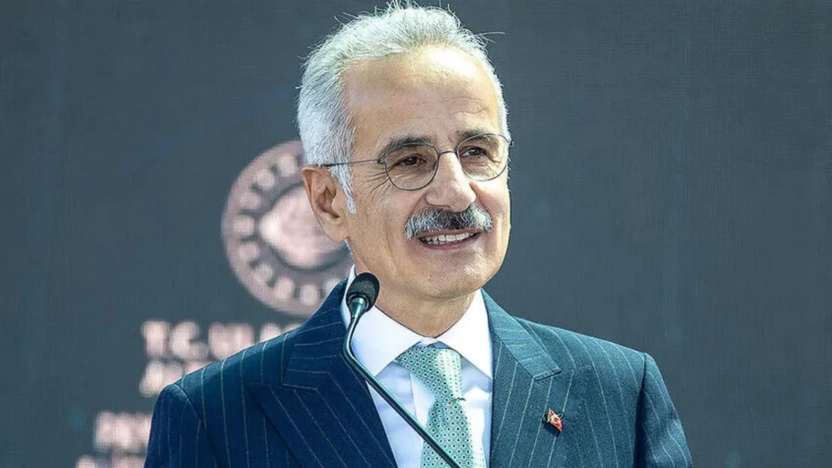 Trabzon’un raylı sistemi ve havalimanı için beklenen tarih! Bakan Uraloğlu açıkladı
