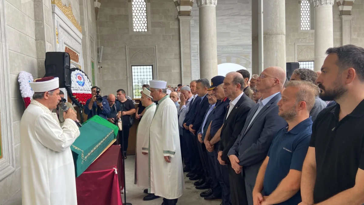 TRÜ Rektörü Aşıkkutlu’nun annesi son yolculuğuna uğurlandı