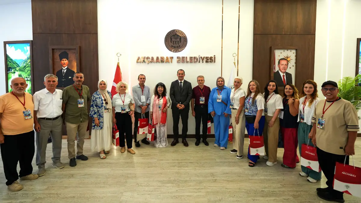 Uluslararası ressamlardan Akçaabat Belediye Başkanı Ekim’e ziyaret