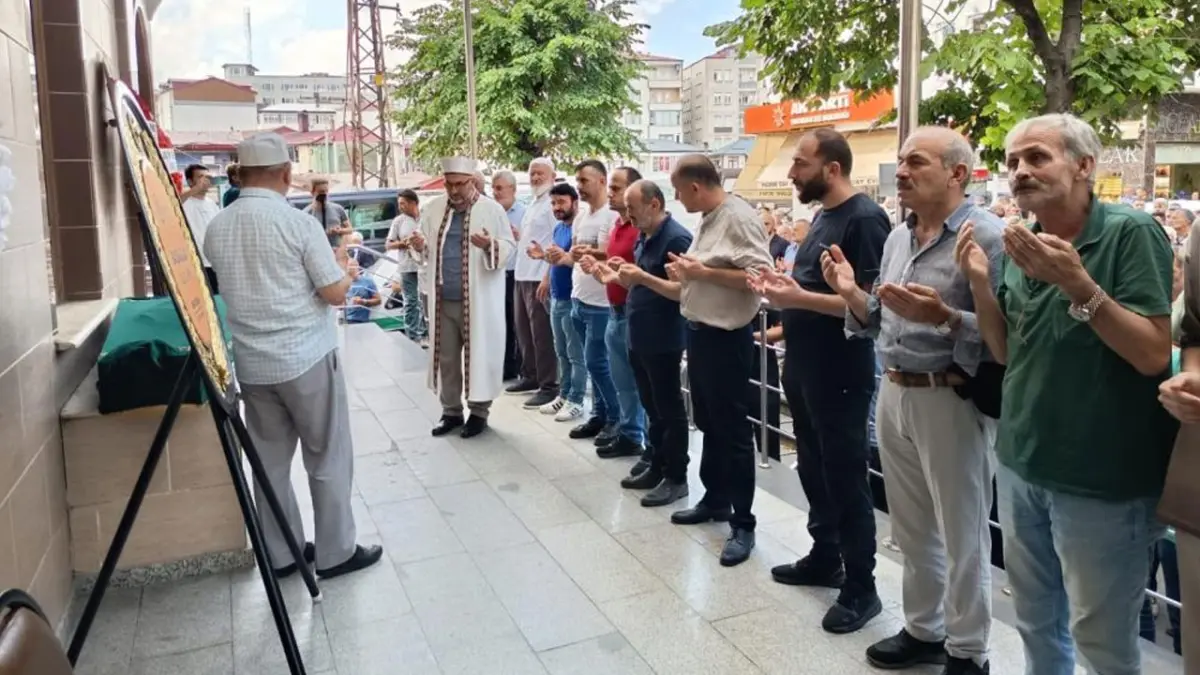 Vakfıkebir’de denizde boğulan genç son yolculuğuna uğurlandı