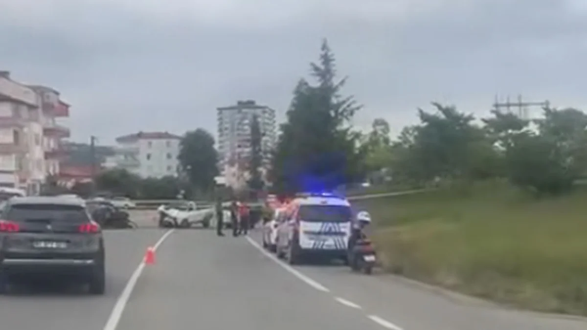 Vakfıkebir’de üç aracın karıştığı kazada 8 kişi yaralandı