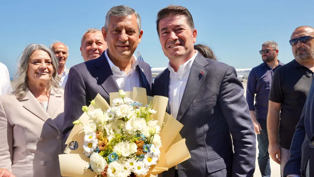 Yeni Parti Genel Başkanı Özel’den, Başkan Kaya’nın ‘Burs Projesi’ne övgü! “Bu güzel burs projesi için Ahmet Başkan’ı kutluyorum”