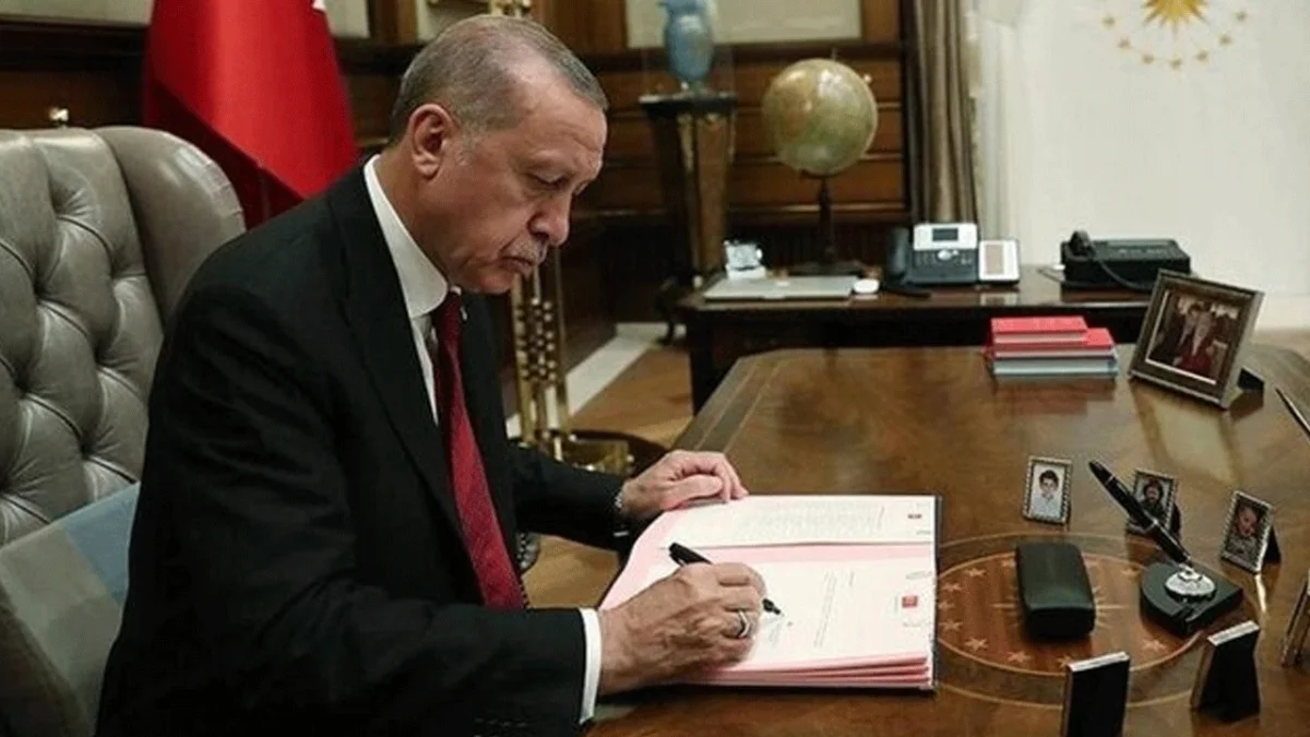 Yüksek Askeri Şura (YAŞ) kararları, Resmi Gazete'de! Kara, Deniz ve Hava Kuvvetleri Komutanlığı terfi listesi açıklandı