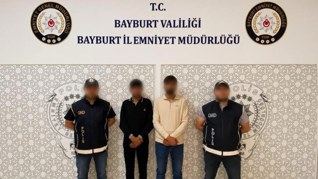 Sahte yol izin belgesiyle yakalanan göçmenler sınır dışı edildi