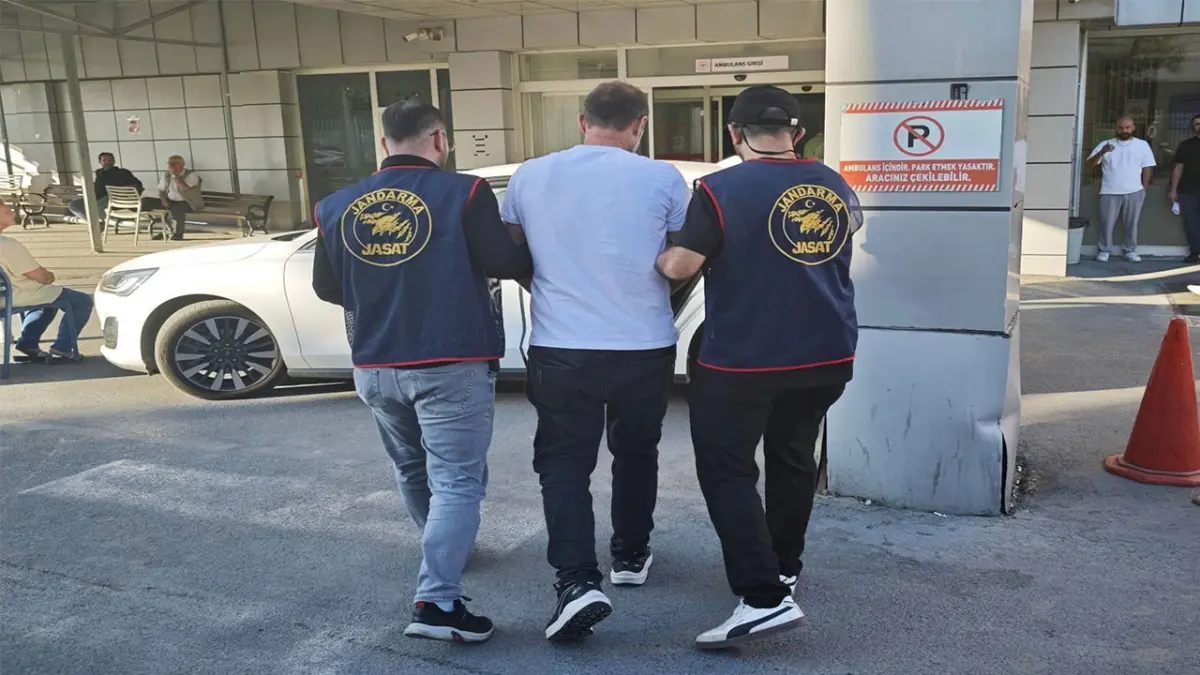 53 yıl hapis cezası bulunan 2 firari Kağıthane’de yakalandı