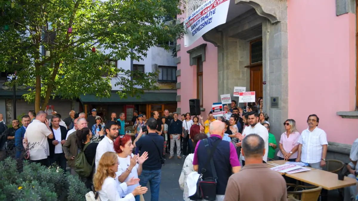 Ahmet Kaya’dan Sanatevi tahliyesine tepki: “Siyasi bir karardır”