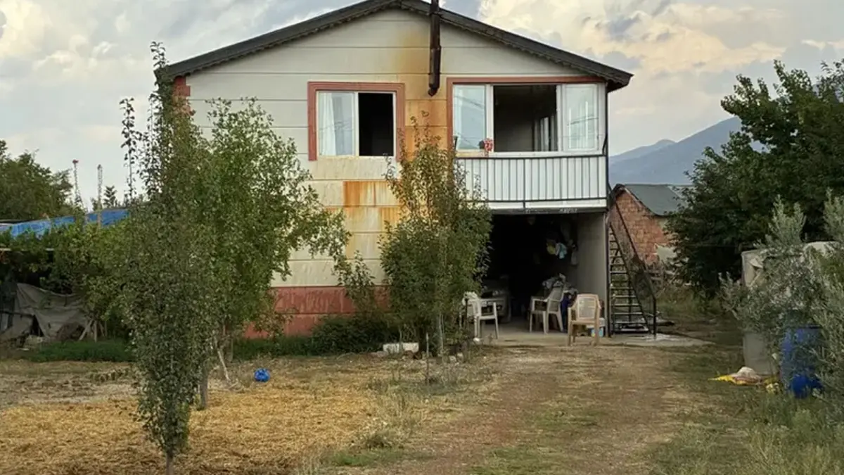 Aile katliamı! Eşi ve anne babasını öldürdü