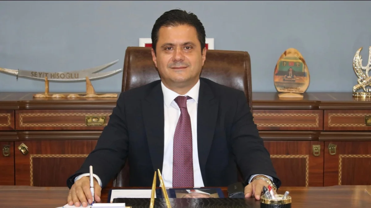 AK Partili Hisoğlu’ndan Yeni Partili Batmaz’a Sert Çıkış: “Havalimanı mı, Raylı Sistem mi Fuzuli?”