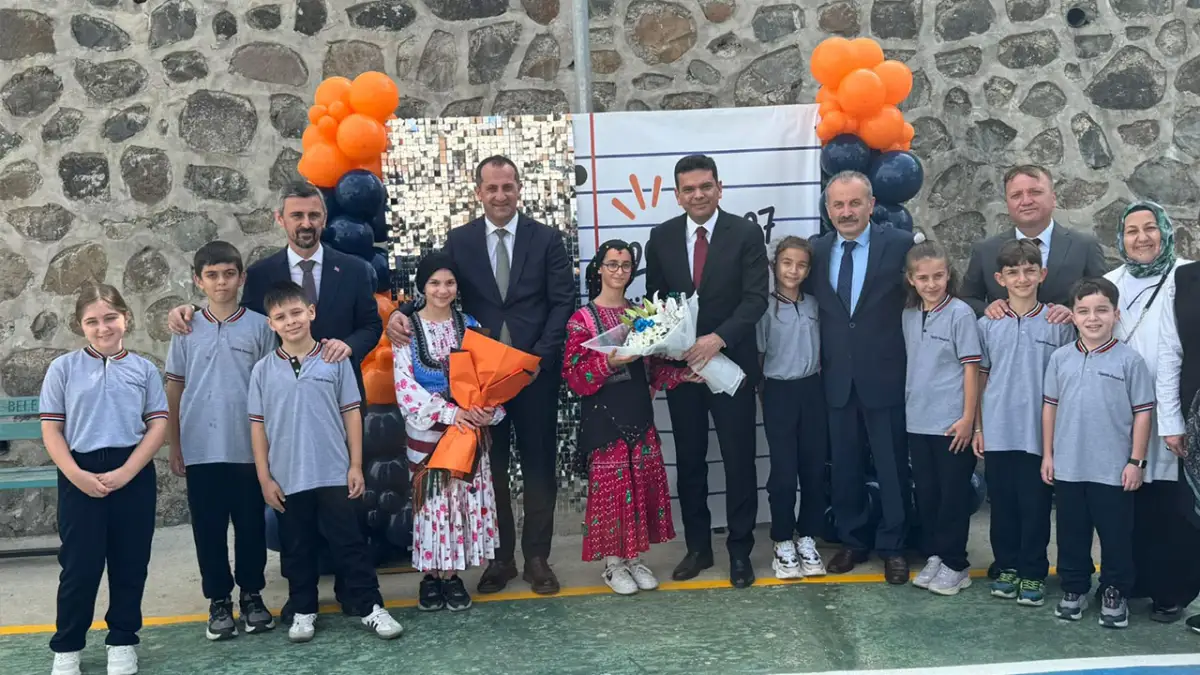 Akçaabat’ta ders zili çaldı Başkan Ekim öğrencilerin okul heyecanına ortak oldu
