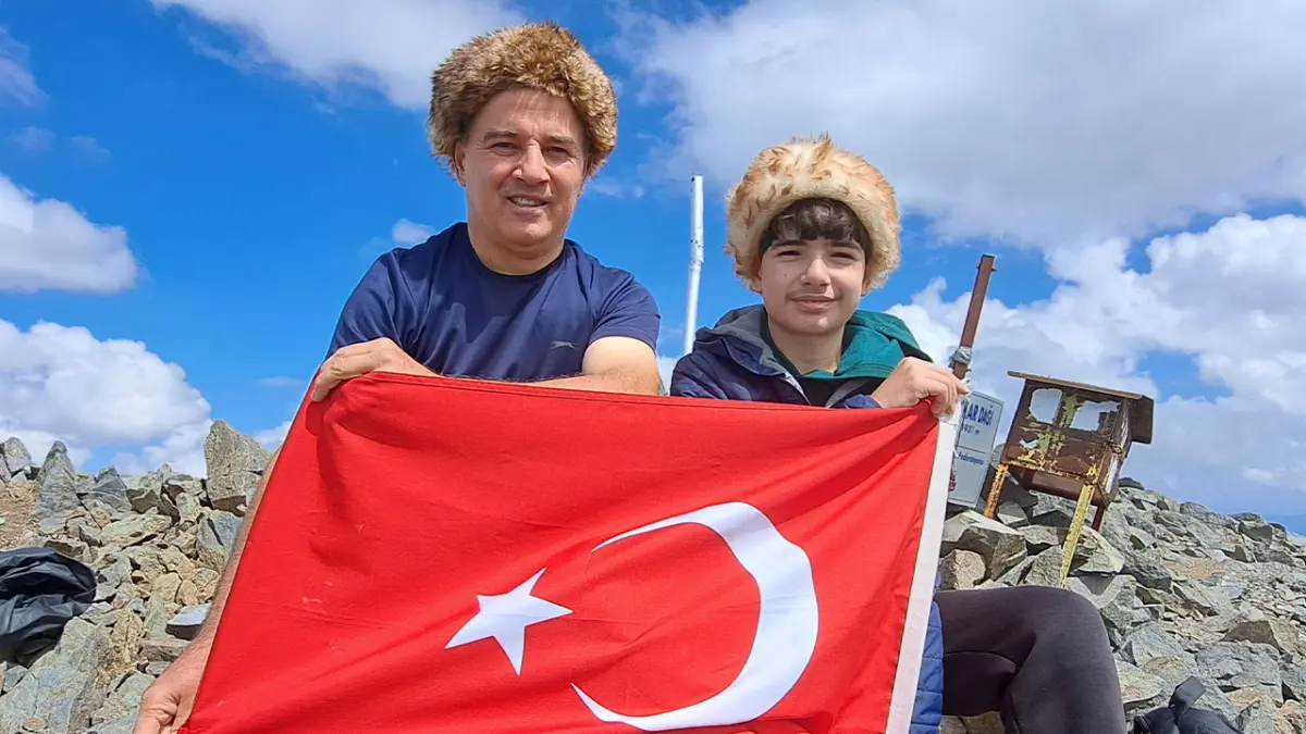 Akranları telefonda, Şamil zirvelerde! 12’sinde Kaçkar Dağı’nın zirvesine 3’üncü kez tırmandı