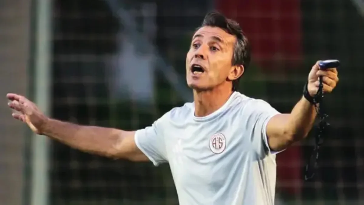 Antalyaspor’da şok ayrılık! Teknik Adam ile yollar ayrıldı