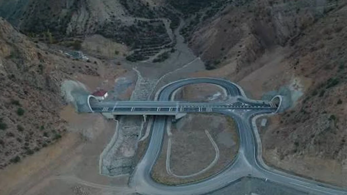 Artvin yolunda sürücüler dikkat! Ulaşım tek şeritten sağlanacak