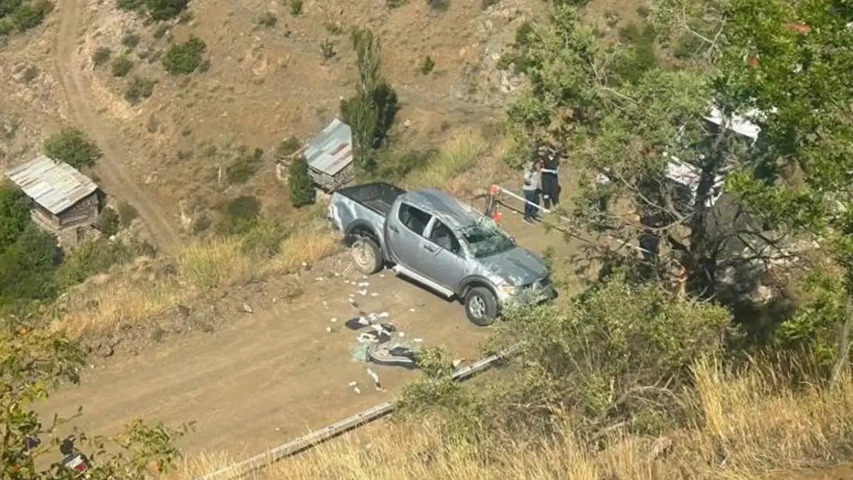 Artvin’de otomobil devrildi: Köy muhtarı hayatını kaybetti