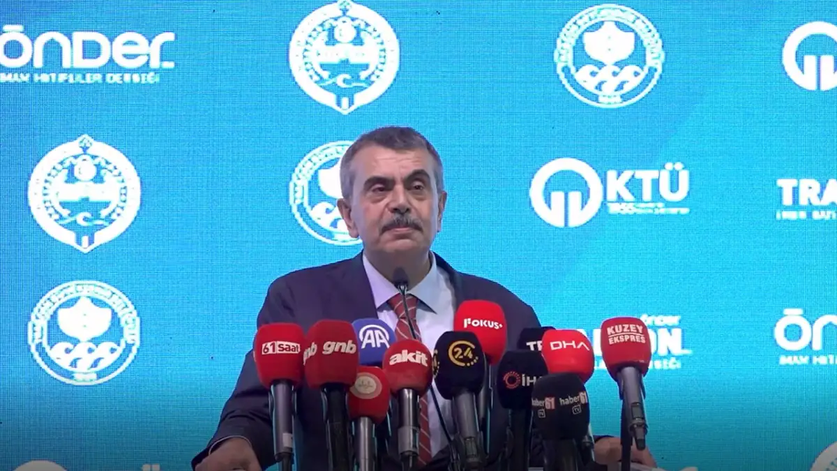 Bakan Tekin’den Başkan Genç’e övgü: "Gerçekten çok başarılı bir belediye başkanı"
