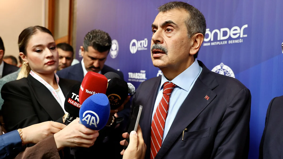Bakan Tekin’den Trabzon’da öğretmenlerin kıyafeti için açıklama: “Bu konuda kararlıyız”