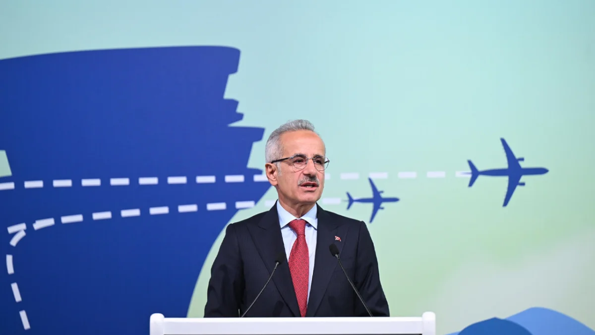 Bakan Uraloğlu duyurdu! 52 havalimanının dijital rehberi cepte