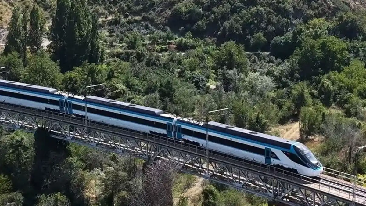 Bakan Uraloğlu duyurdu! Türkiye'nin ilk milli hızlı tren fabrikası yolda