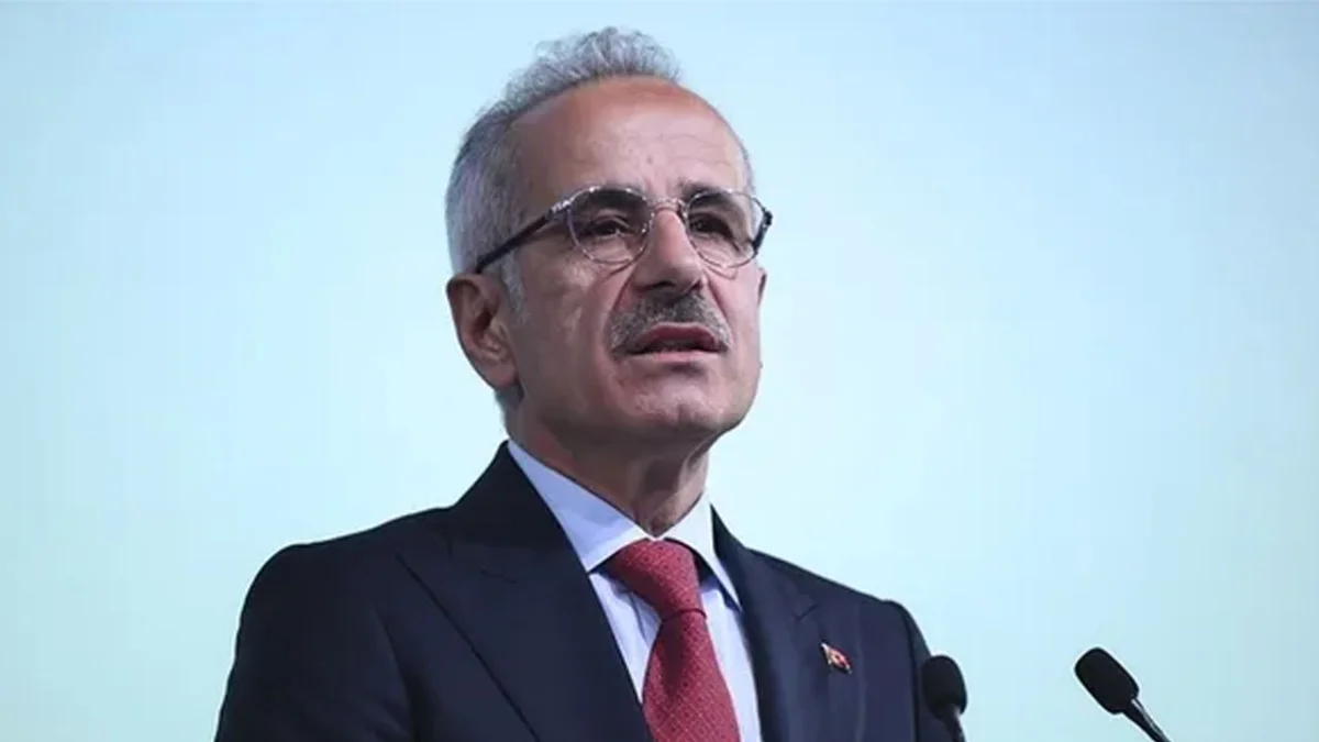 Bakan Uraloğlu Trabzon’da gördüğü şehit isimli üst geçitleri anlattı: "Birçok şehit kardeşimizin ismi verilmiş"