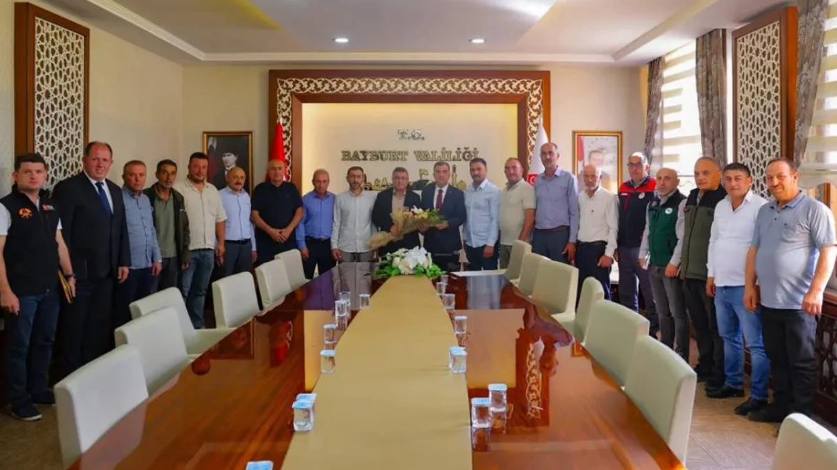 Bayburt Valisi Eldivan köy muhtarlarının taleplerini dinledi