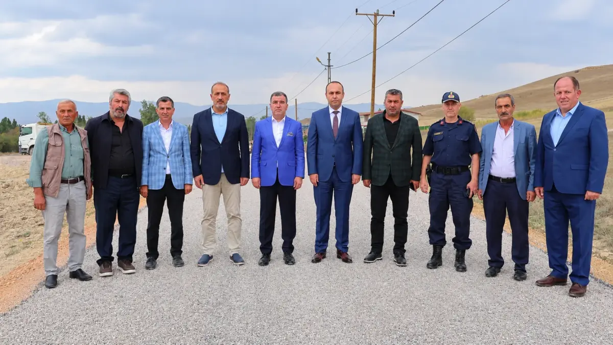 Bayburt’ta 2,5 kilometrelik köy bağlantı yolu yenilendi