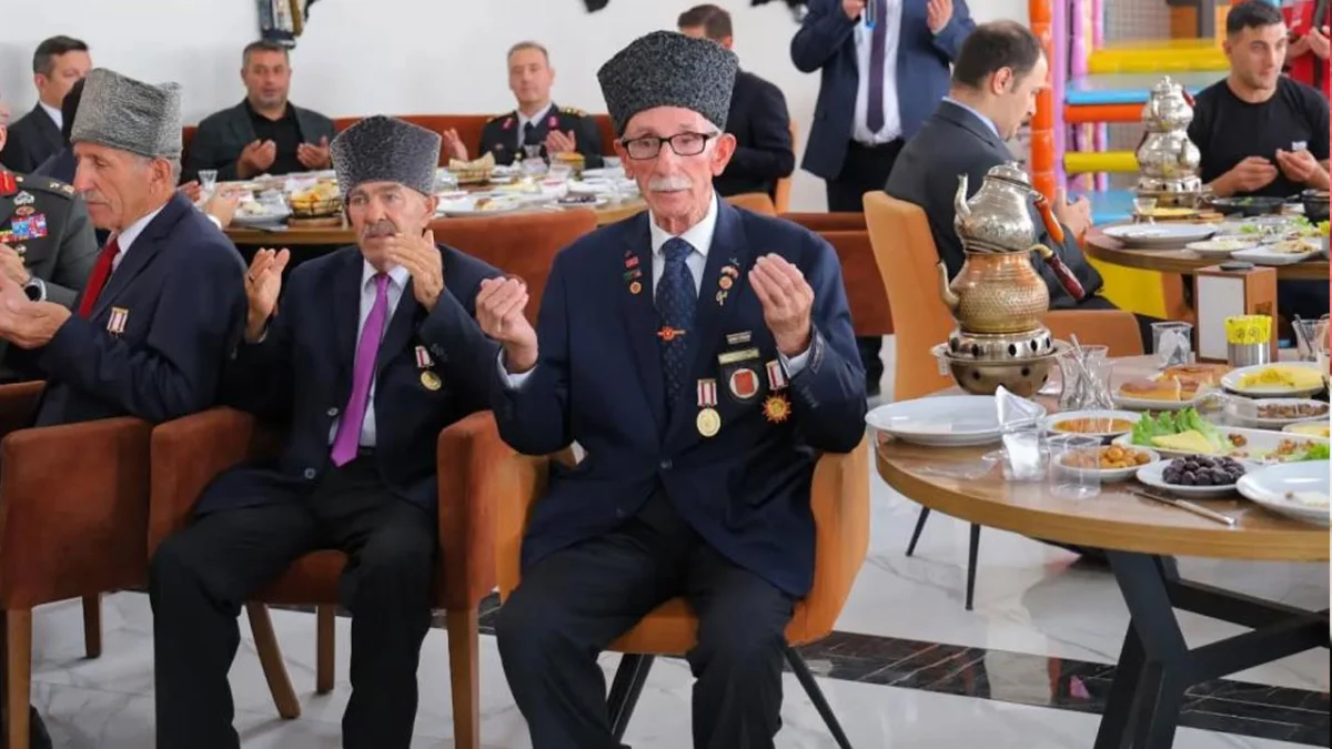 Bayburt’ta gaziler ve şehit aileleriyle anlamlı buluşma