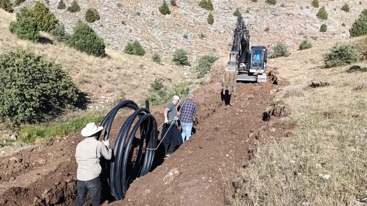 Bayburt’ta köylüler içme suyu sorunu için el ele verdi