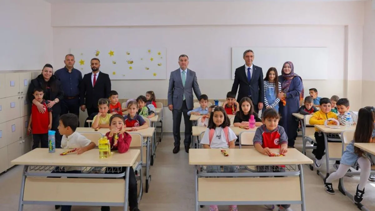 Bayburt’ta minik öğrencilerin okul heyecanına Vali Eldivan ortak oldu