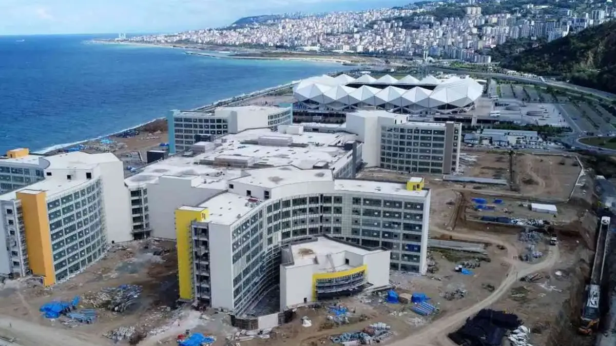 Cumhurbaşkanı Erdoğan Trabzon Şehir Hastanesi'ni işaret etti