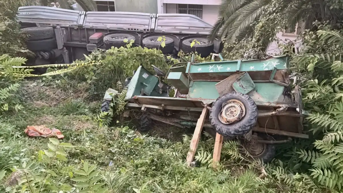 Fındık işçilerini taşıyan araca tır çarptı: 4 ölü, 8 yaralı