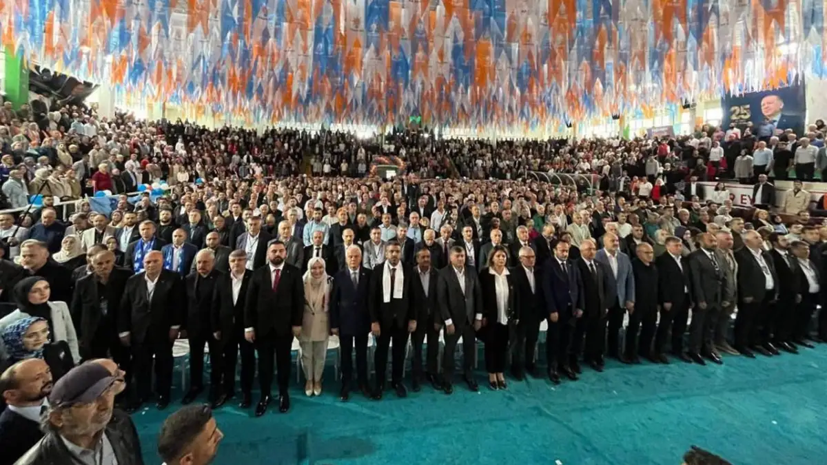 Giresun AK Parti’de dikkat çeken toplantı! Salon doldu taştı
