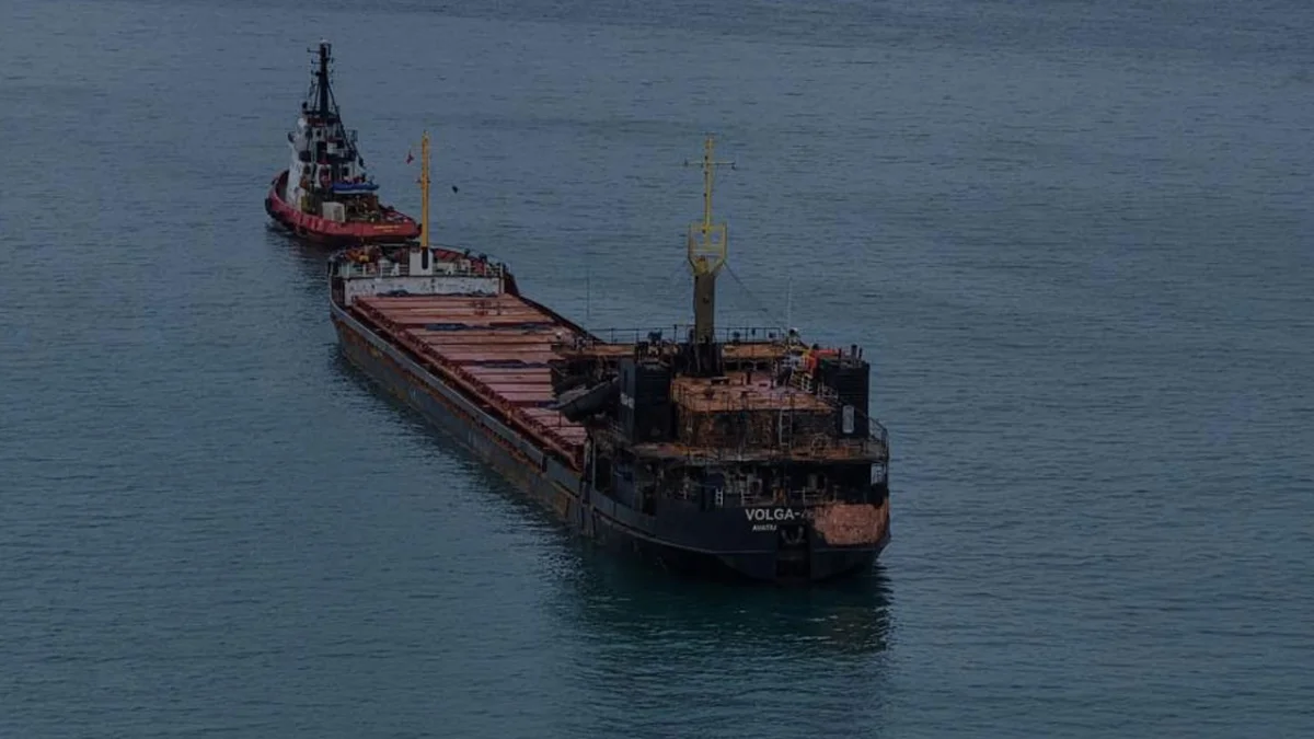 Hasarlı yük gemisi Trabzon açıklarında görüntülendi