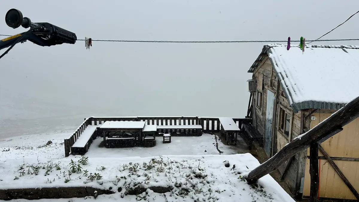 Kaçkarlar’da sonbaharın ilk karı yaylaları beyaza bürüdü