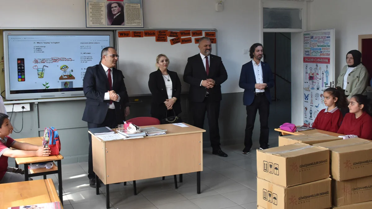 Konya Gümüşhaneliler Derneği’nden bin öğrenciye kırtasiye desteği