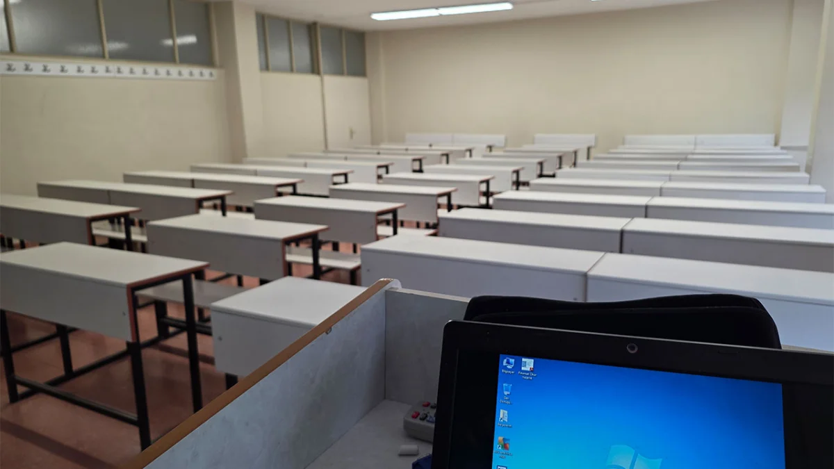 KTÜ'lü profesör derste gördüğü manzara karşısında tepki gösterdi!