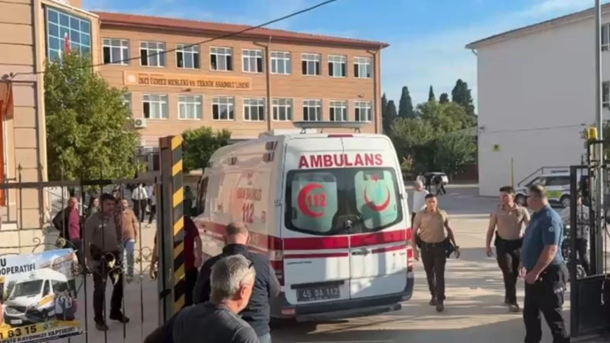 Manisa’da lise önünde silahlı saldırı! Olay yerinden ilk görüntüler