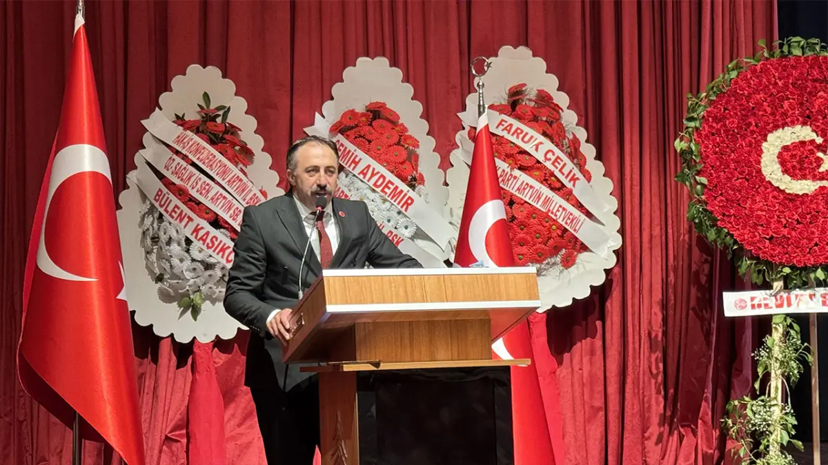 MHP Artvin’de kongre heyecanı! Serdar Kılınç yeniden seçildi