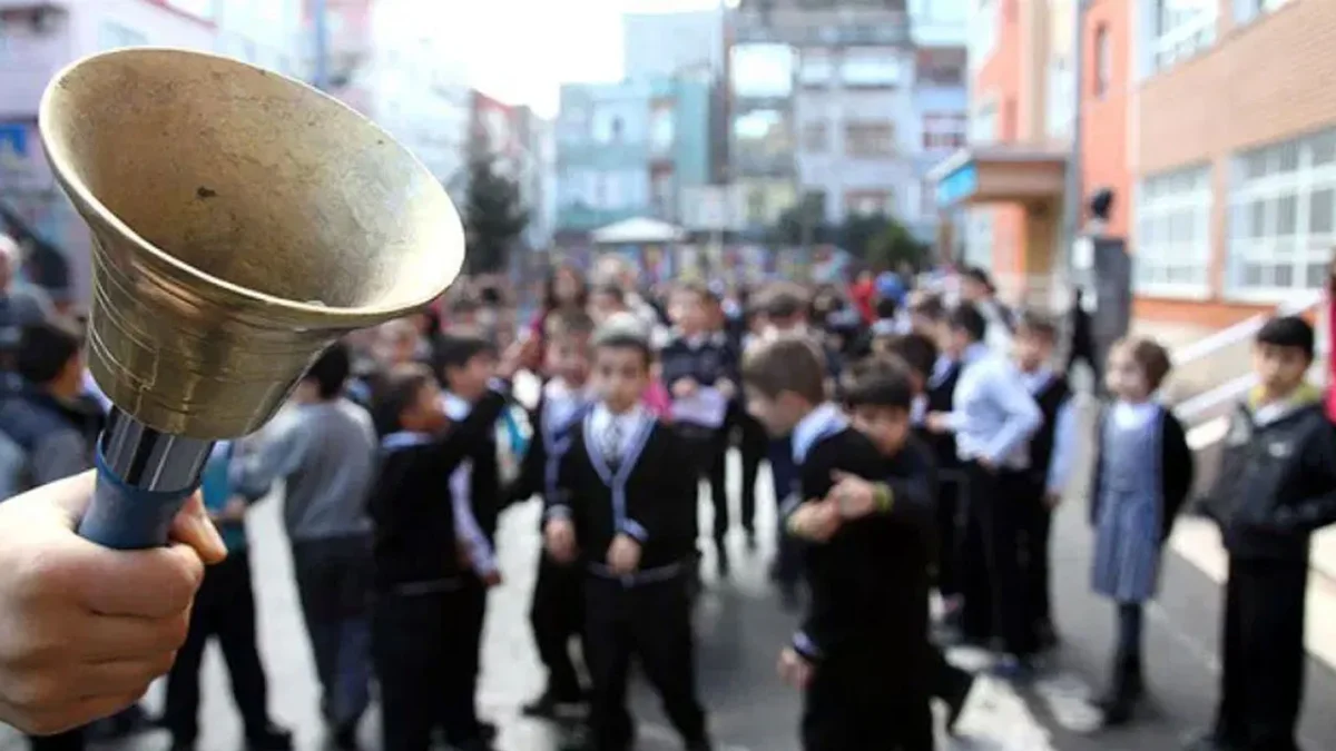 Okullarda güvenlik önlemleri sıkılaştırıldı! Dedektörlü kontrol ve okul polisi geliyor