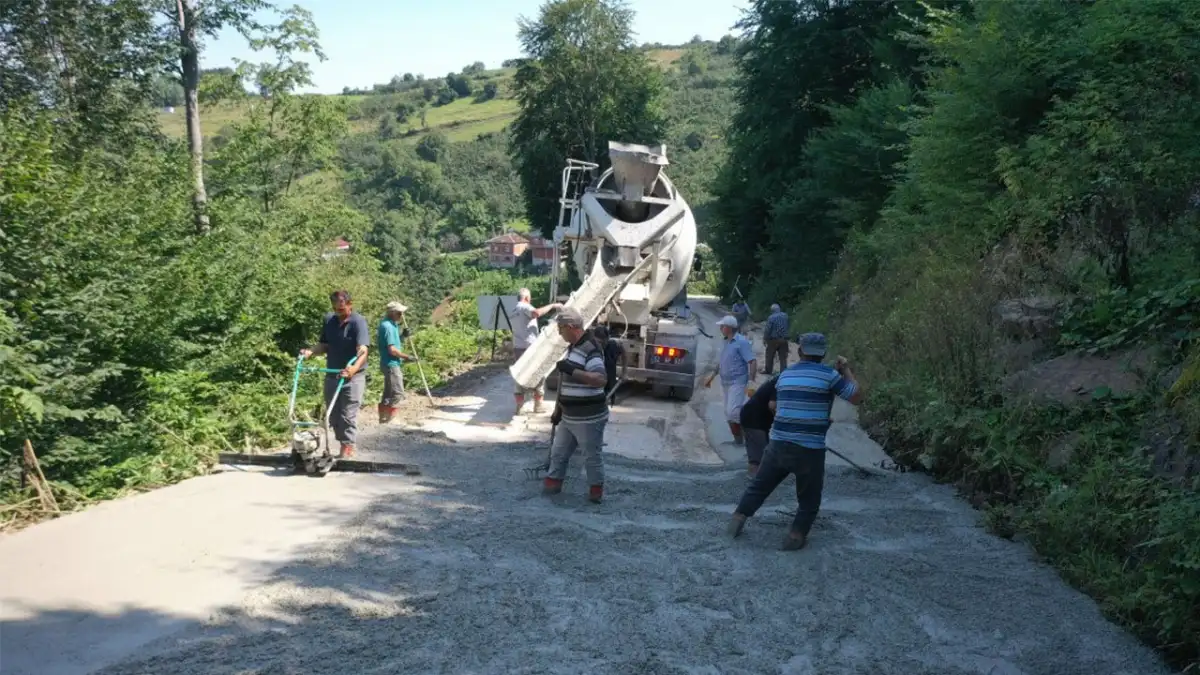Ordu’da 35 yıllık yol sorunu beton çalışmasıyla çözüldü