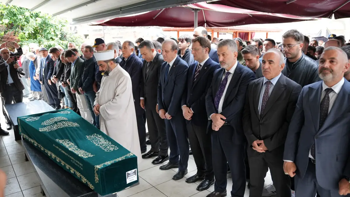 Trabzon’da çok sayıda siyasetçi Malkoç’un cenazesinde buluştu