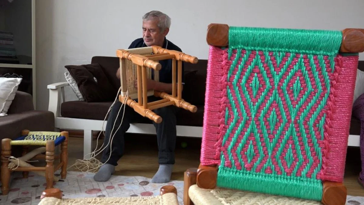 Rize’de görme engelini aşan usta, yarım asırdır iskemle örüyor