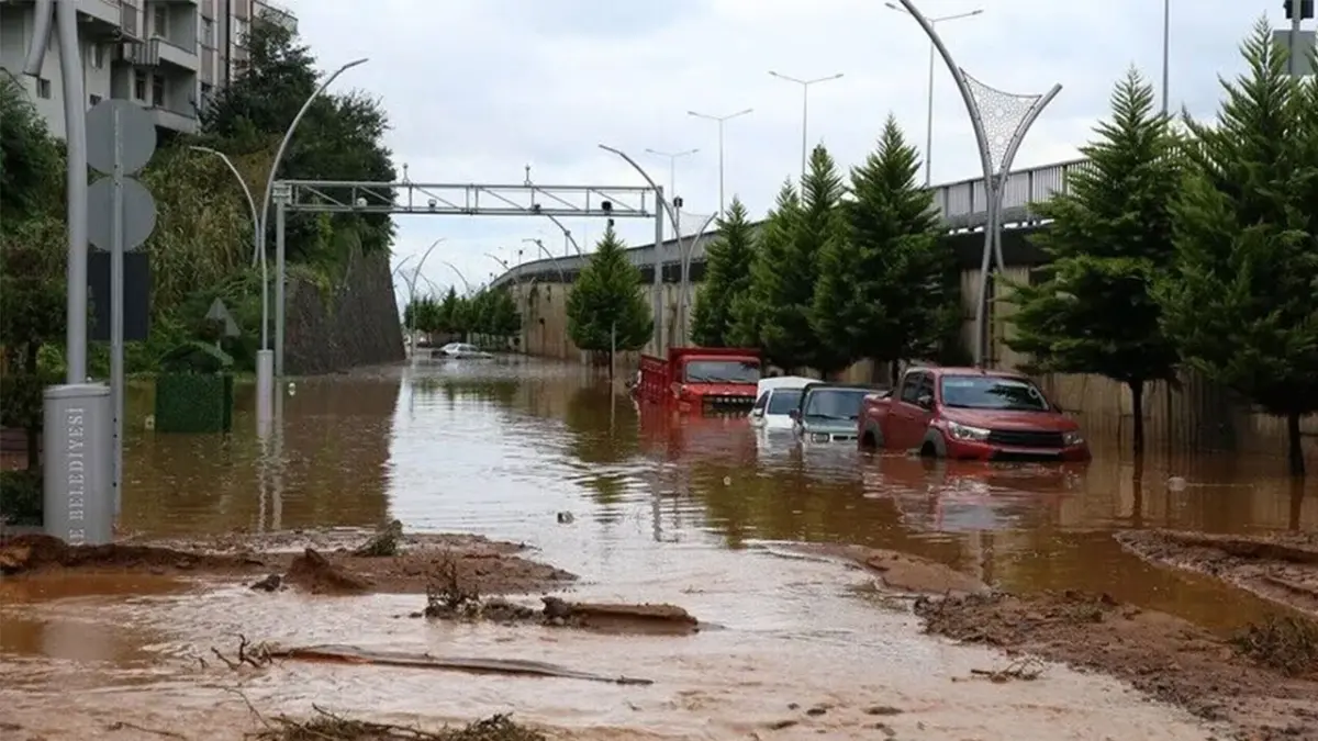 Rize ve Trabzon’da Çoruh EDAŞ’tan sel sonrası kesintisiz çalışma