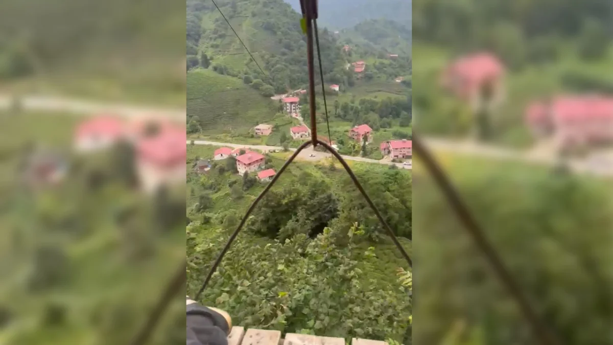 Rize’de çay bahçesine ulaşmak için tehlikeli teleferik yolculuğu