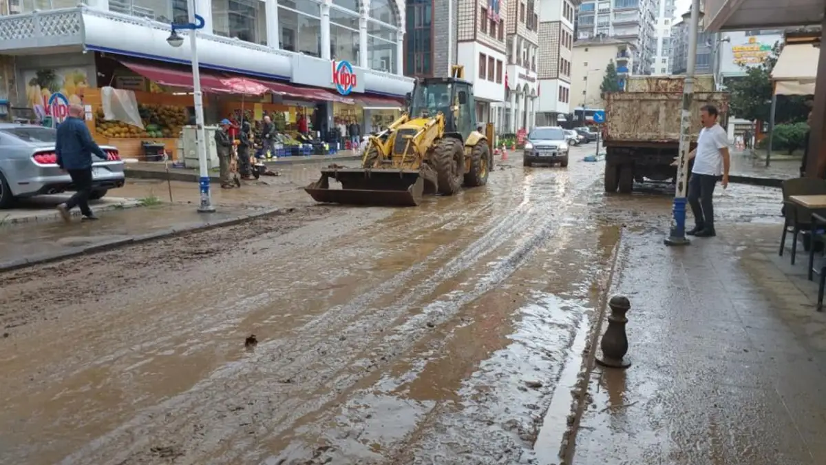 Rize’de sel sonrası hayat normale dönüyor! Ekipler sahada